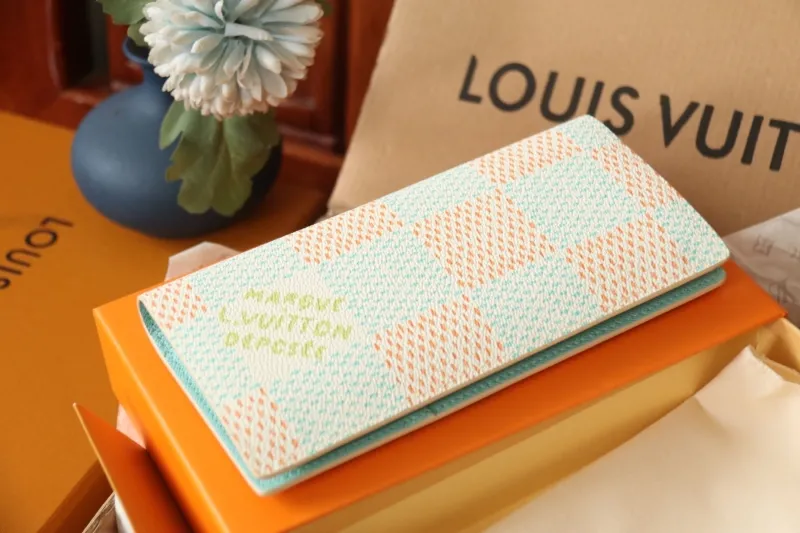 LV Wallets-1045 - Image 9
