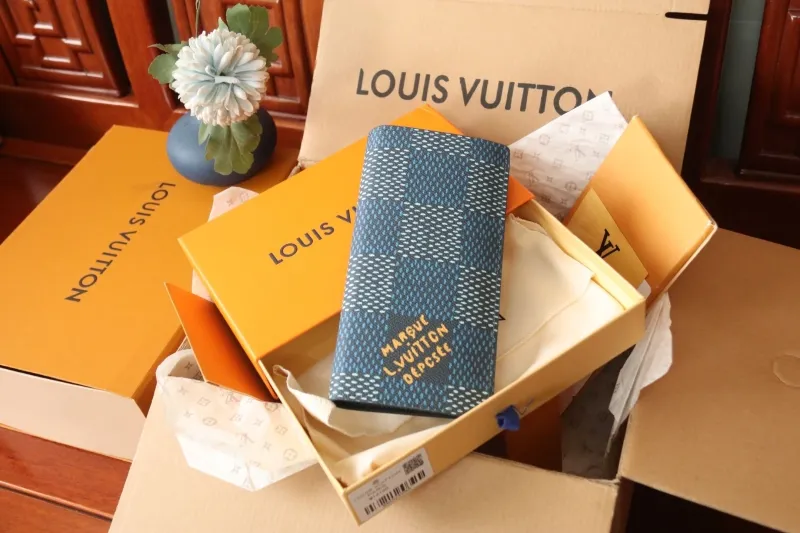 LV Wallets-1046
