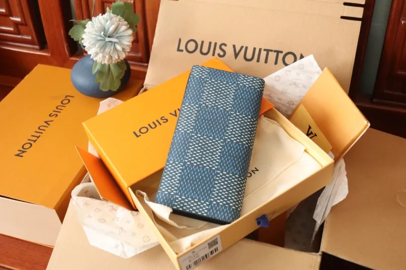 Alternative view of LV Wallets-1046