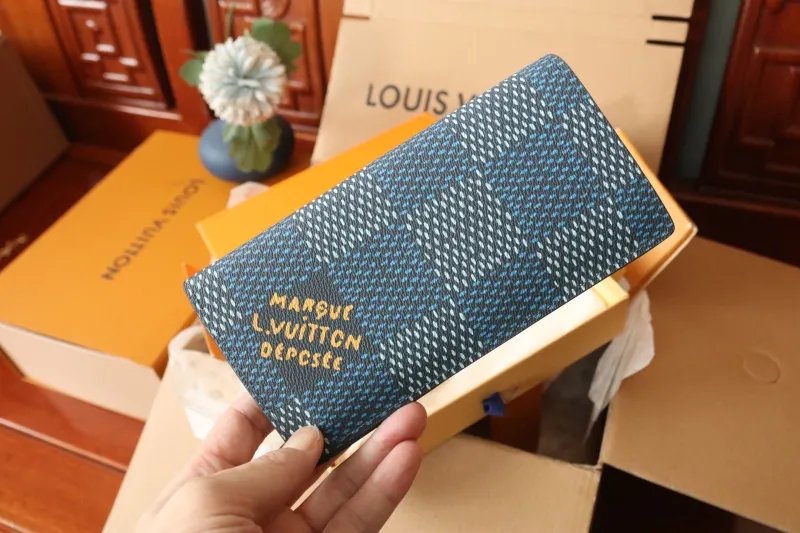 LV Wallets-1046 - Image 3