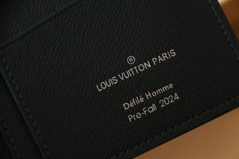 LV Wallets-1046 - Image 5