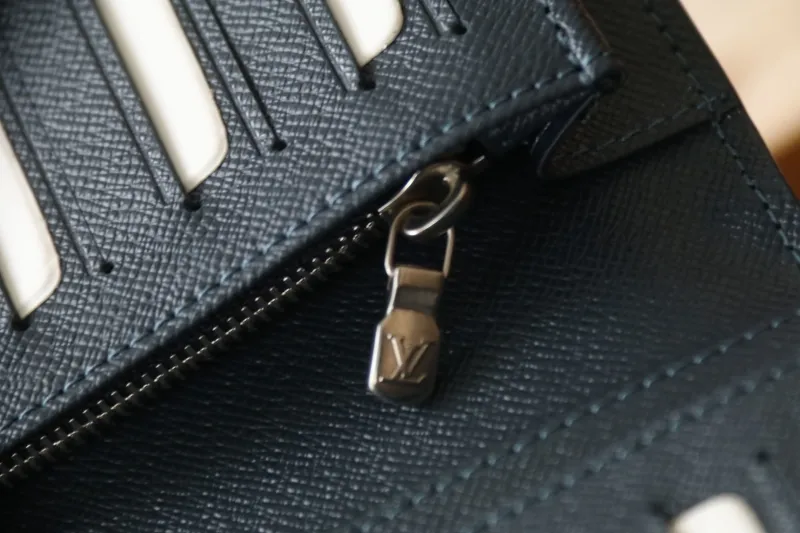 LV Wallets-1046 - Image 6