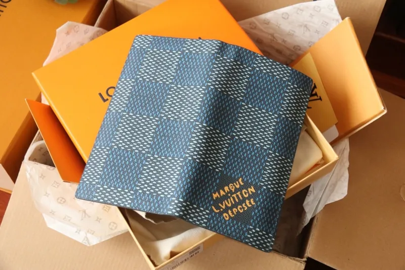 LV Wallets-1046 - Image 7