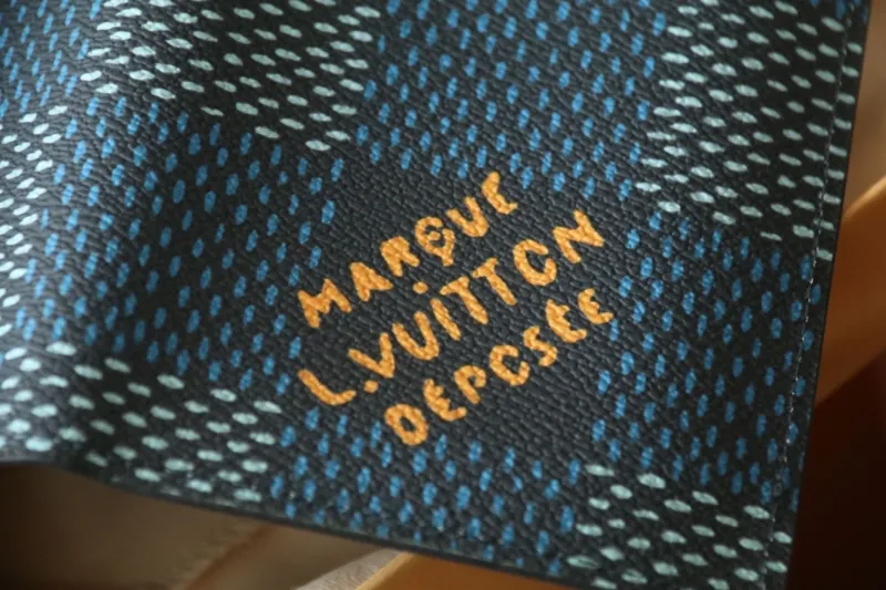 LV Wallets-1046 - Image 8