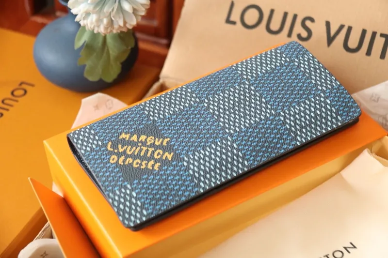 LV Wallets-1046 - Image 9