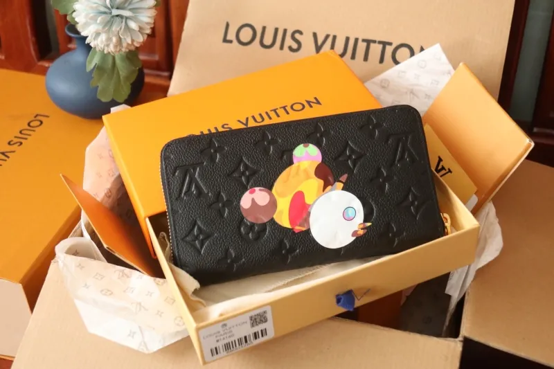 Alternative view of LV Wallets-1047