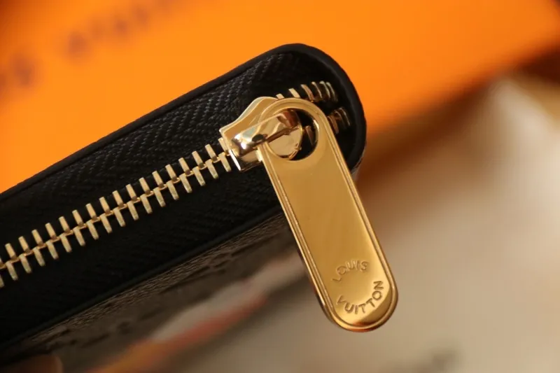 LV Wallets-1047 - Image 5