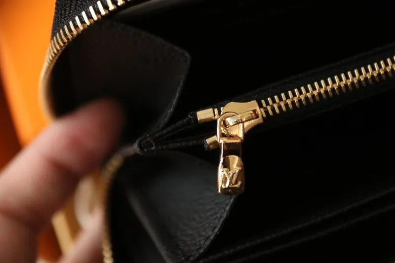 LV Wallets-1047 - Image 7