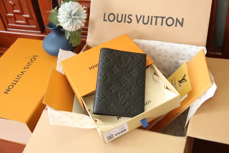 LV Wallets-1048