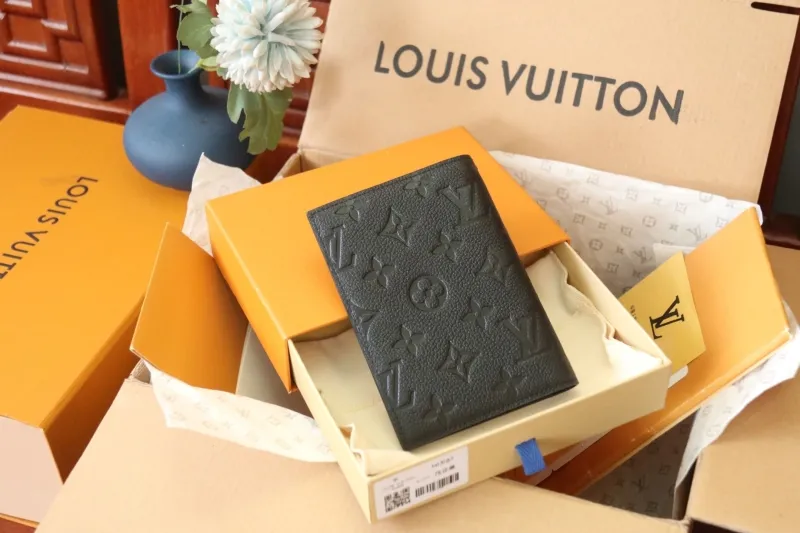 Alternative view of LV Wallets-1048