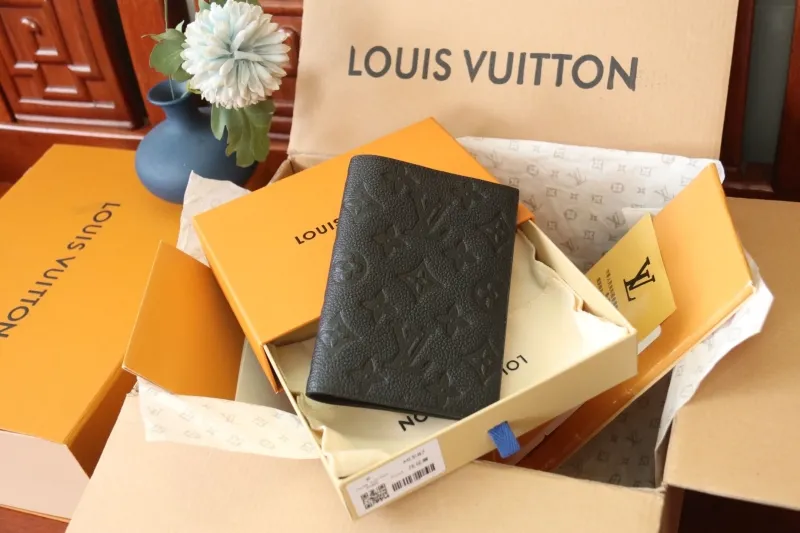 LV Wallets-1049