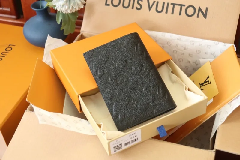 Alternative view of LV Wallets-1049