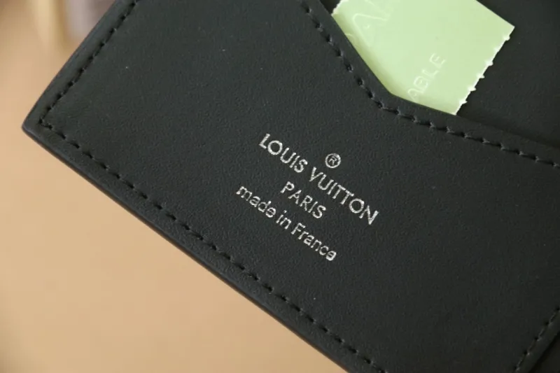 LV Wallets-1049 - Image 5