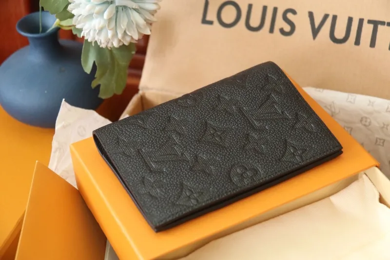 LV Wallets-1049 - Image 7