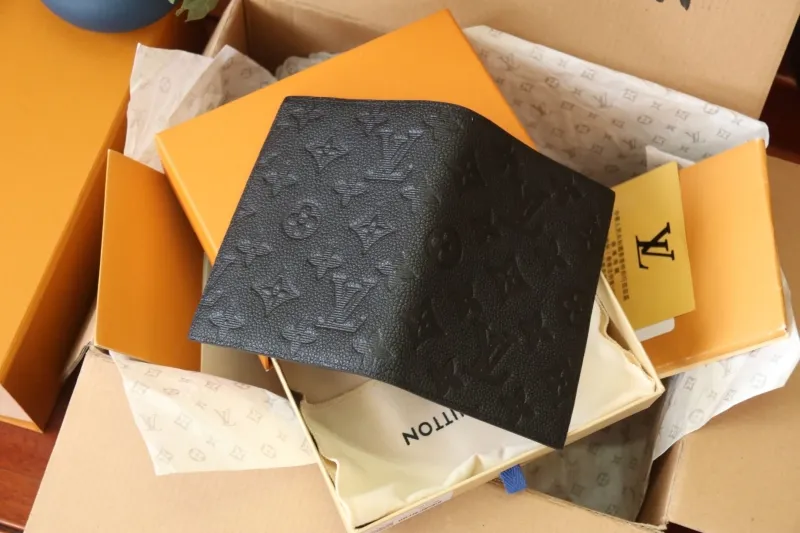 LV Wallets-1049 - Image 9