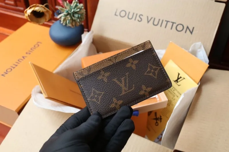 LV Wallets-1050 - Image 3