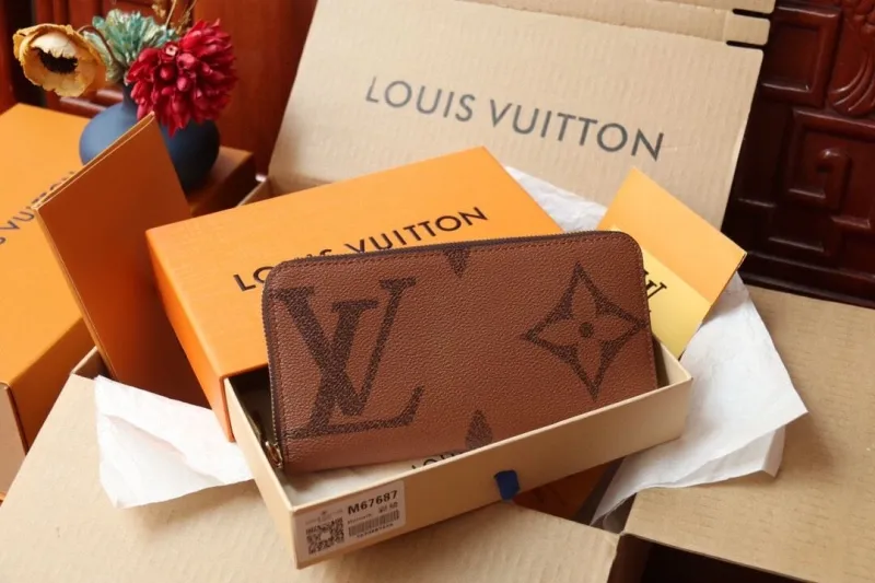 LV Wallets-1051