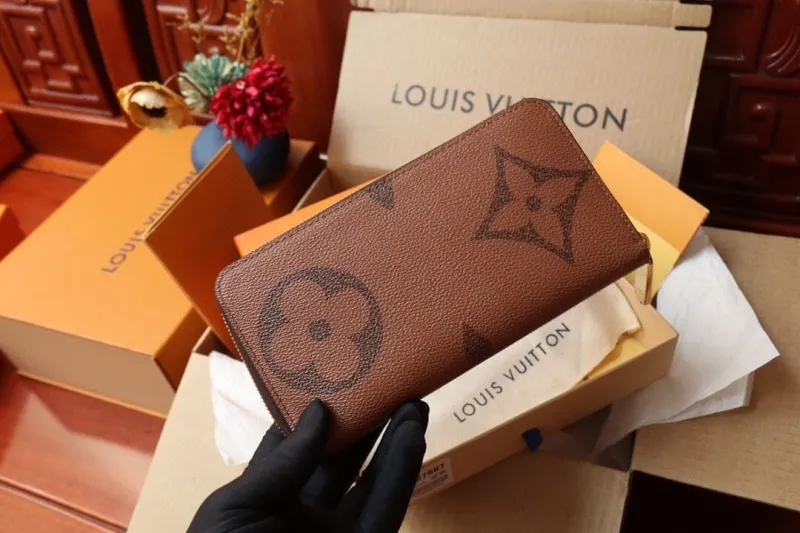 LV Wallets-1051 - Image 3