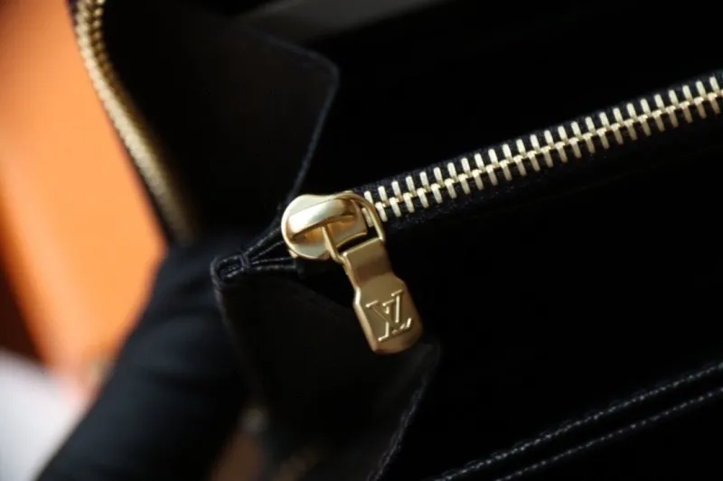 LV Wallets-1051 - Image 6
