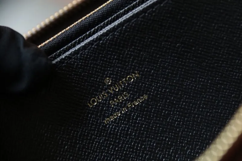 LV Wallets-1051 - Image 7
