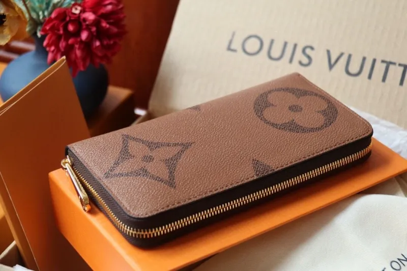 LV Wallets-1051 - Image 8