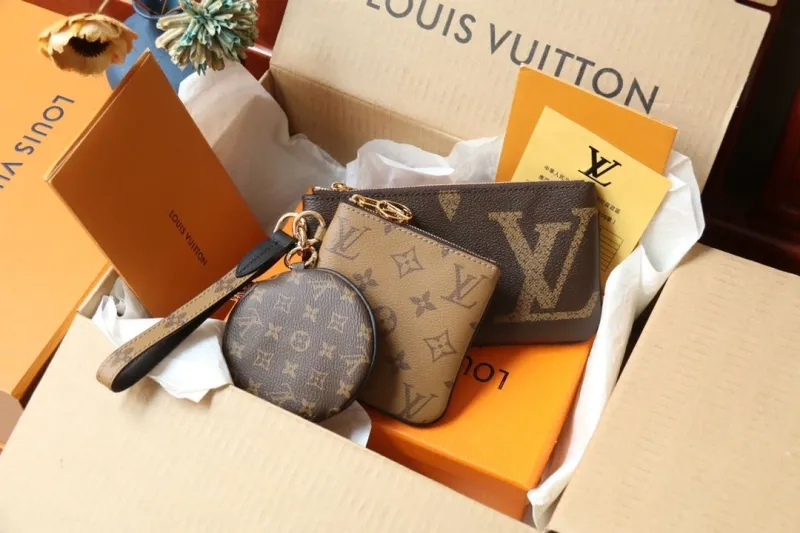 LV Wallets-1052