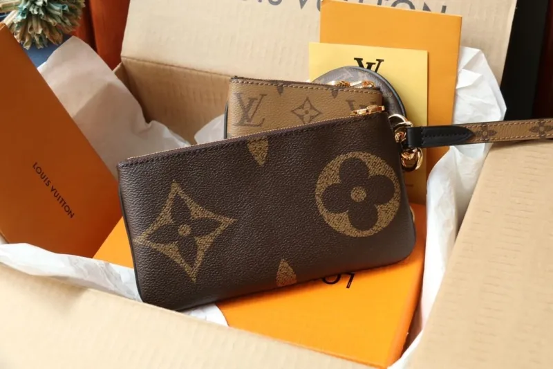 LV Wallets-1052 - Image 3