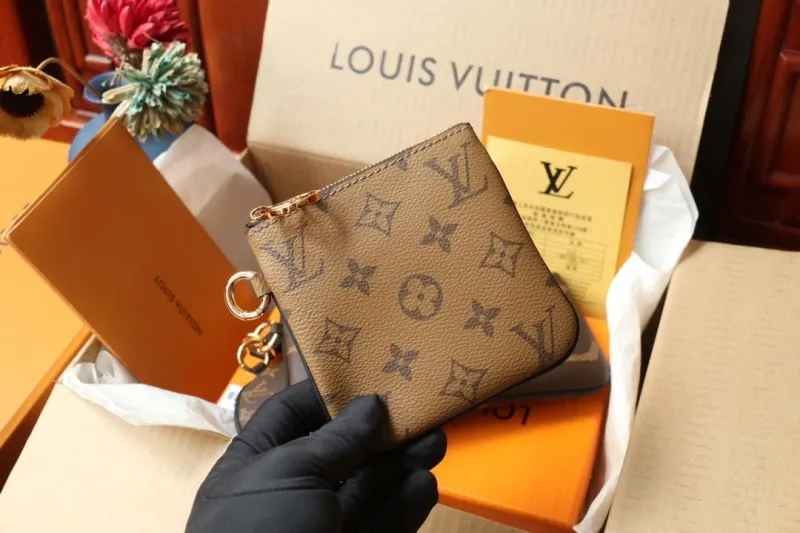 LV Wallets-1052 - Image 5
