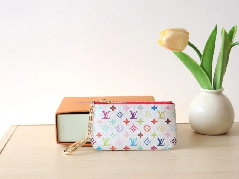 Alternative view of LV Wallets-1054