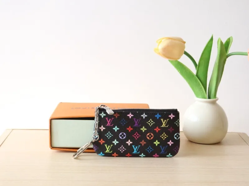 Alternative view of LV Wallets-1055