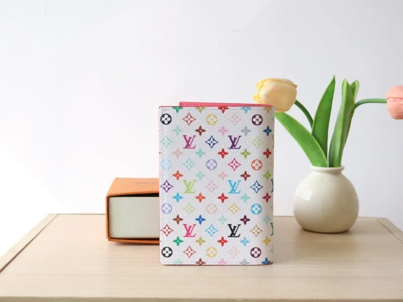 LV Wallets-1056 - Image 3