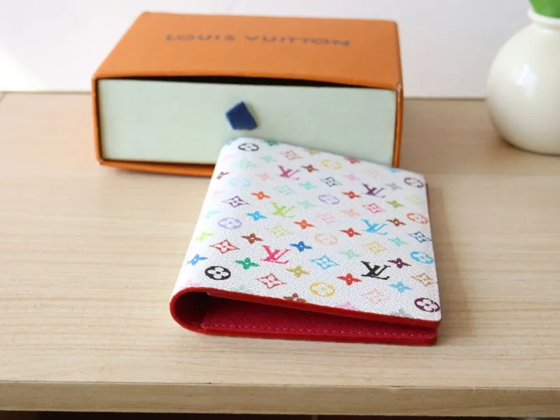 LV Wallets-1056 - Image 5