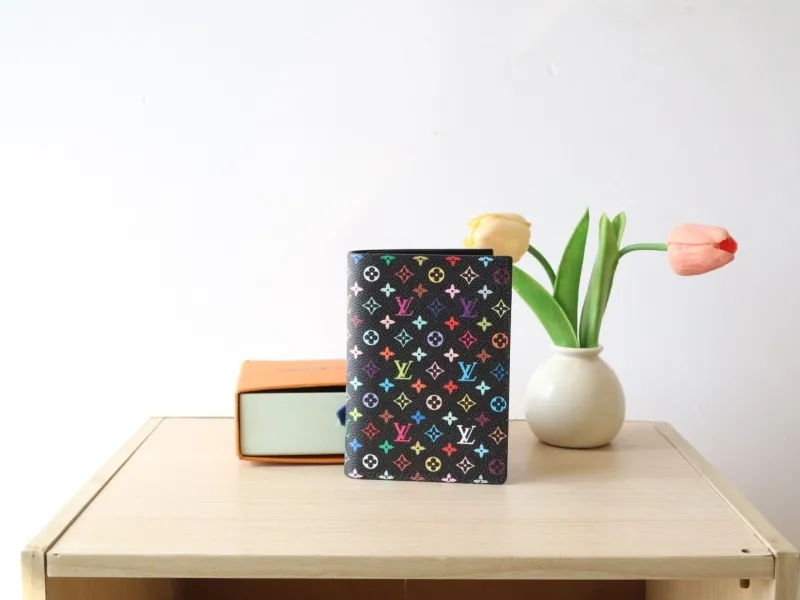LV Wallets-1057