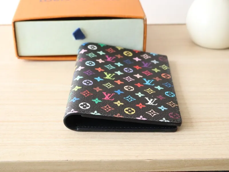 LV Wallets-1057 - Image 5