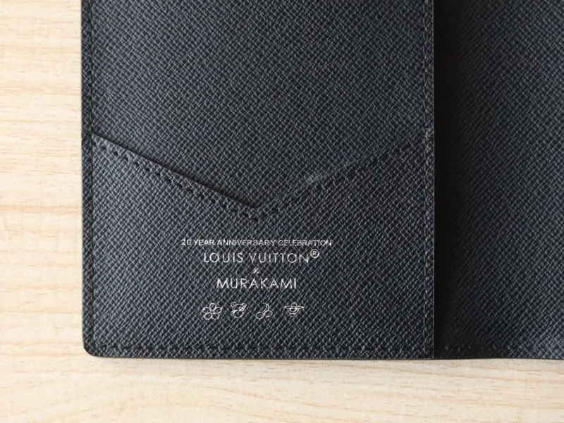 LV Wallets-1057 - Image 8