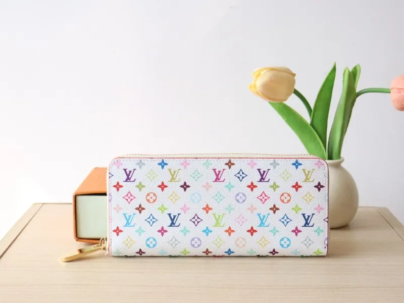 Alternative view of LV Wallets-1058