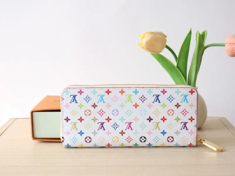 LV Wallets-1058 - Image 3