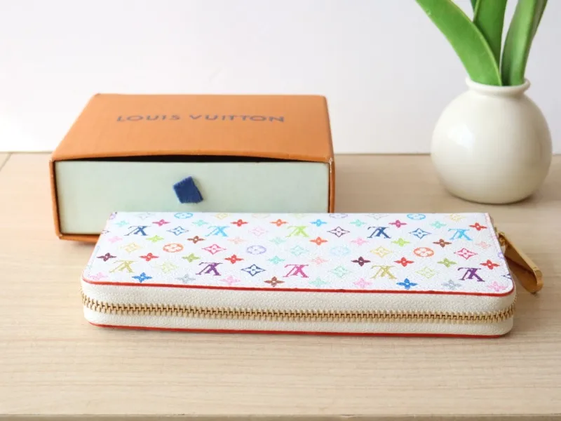 LV Wallets-1058 - Image 4
