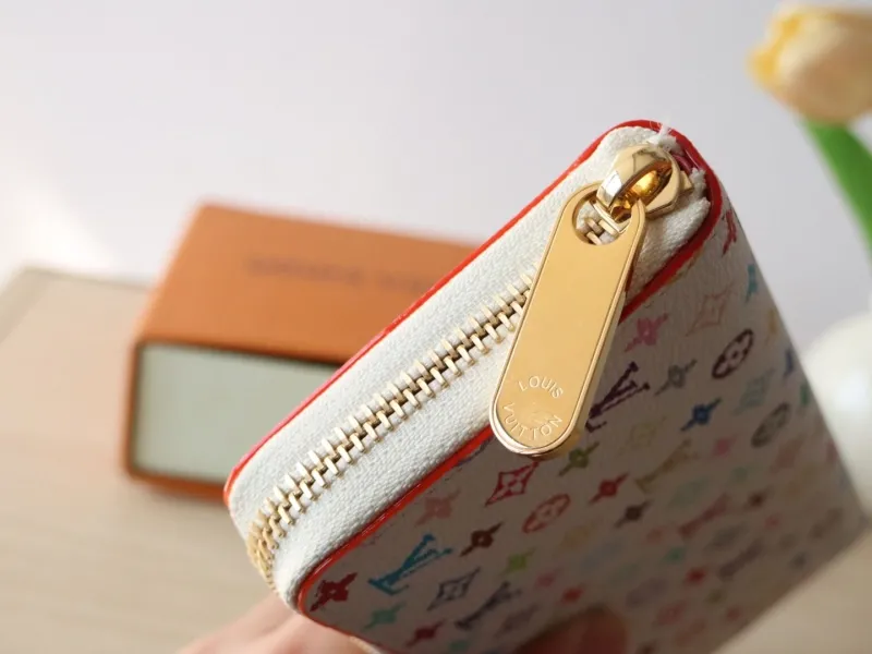 LV Wallets-1058 - Image 5