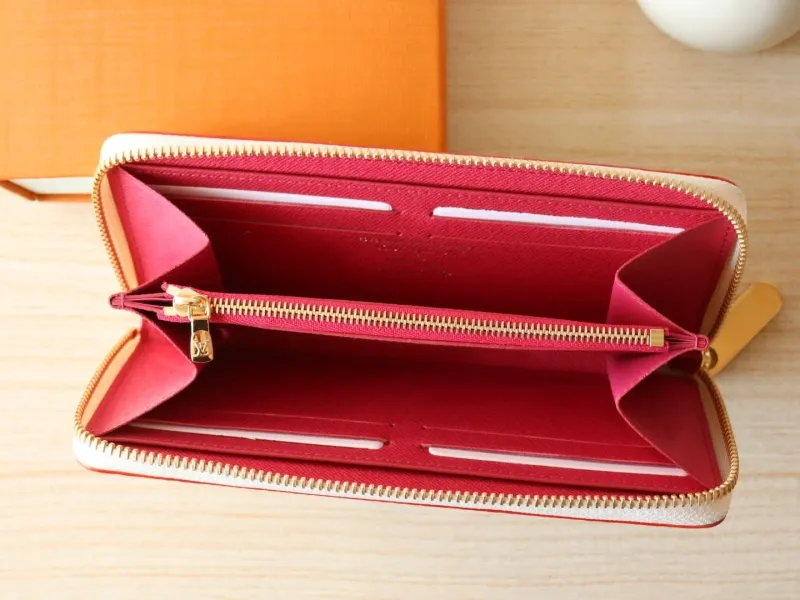 LV Wallets-1058 - Image 6