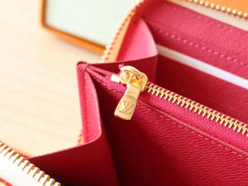 LV Wallets-1058 - Image 9