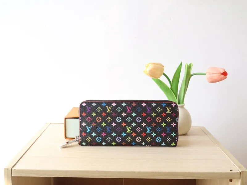 LV Wallets-1059