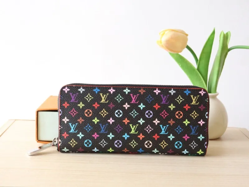 Alternative view of LV Wallets-1059
