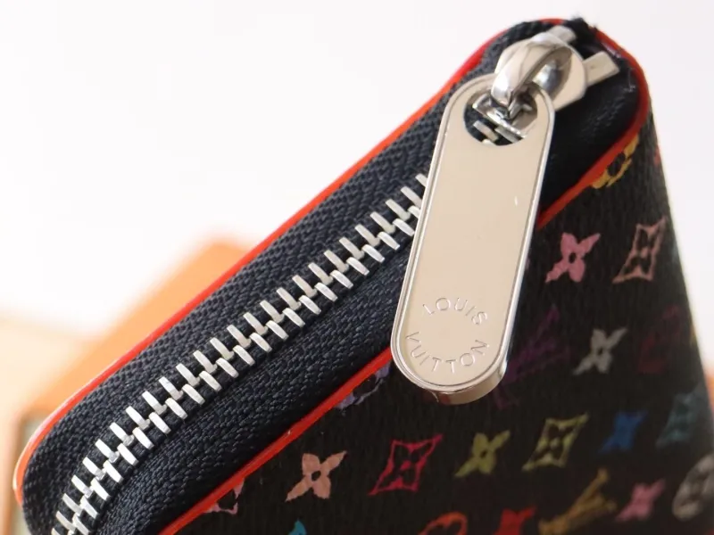 LV Wallets-1059 - Image 5