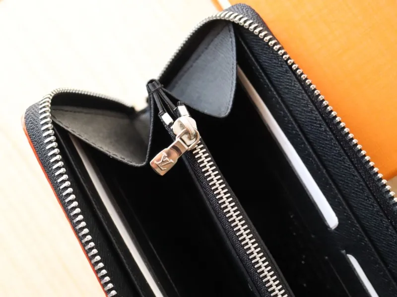 LV Wallets-1059 - Image 7