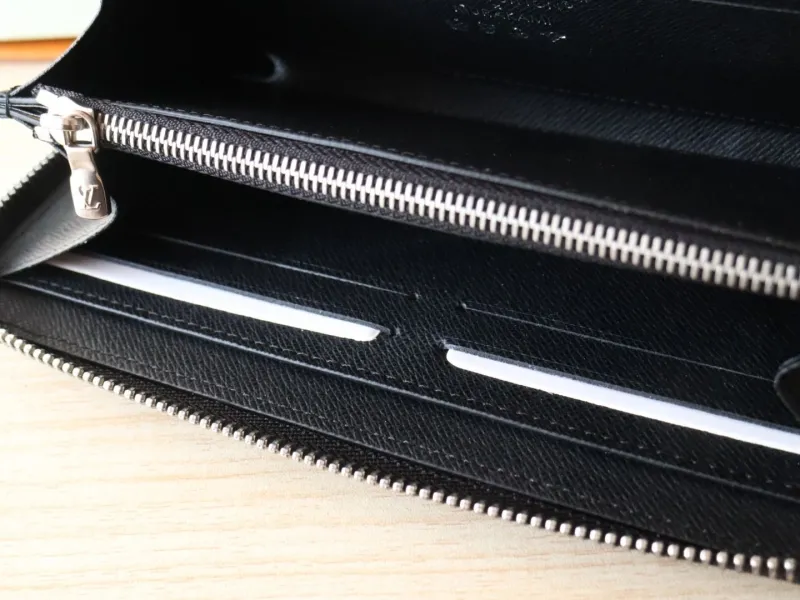 LV Wallets-1059 - Image 8
