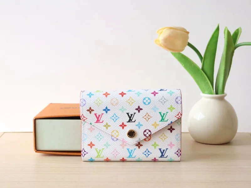 Alternative view of LV Wallets-1061