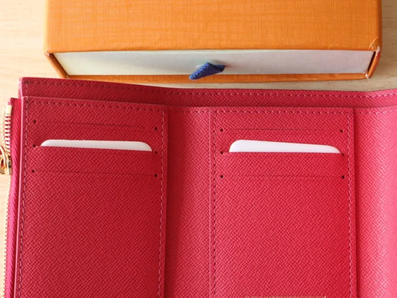 LV Wallets-1061 - Image 9
