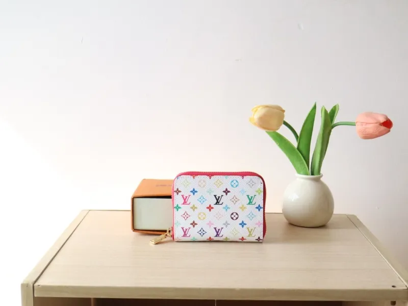 LV Wallets-1062