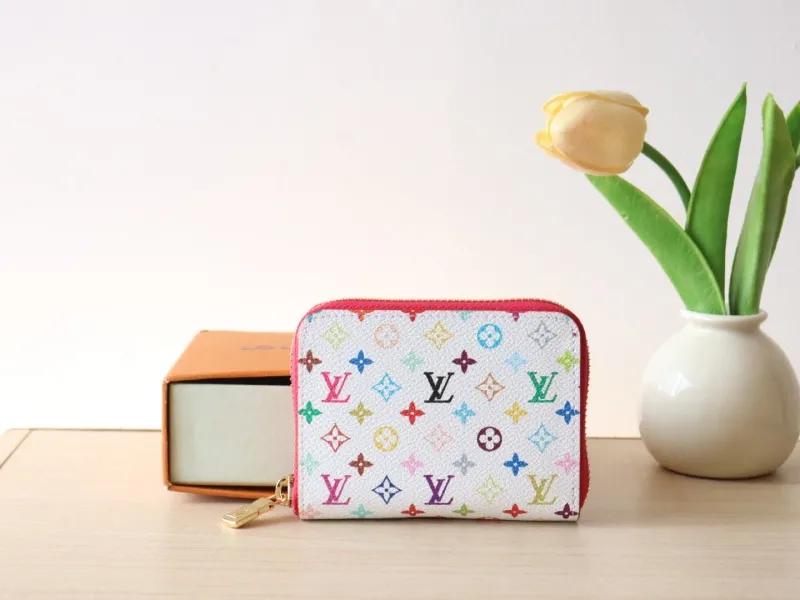 Alternative view of LV Wallets-1062